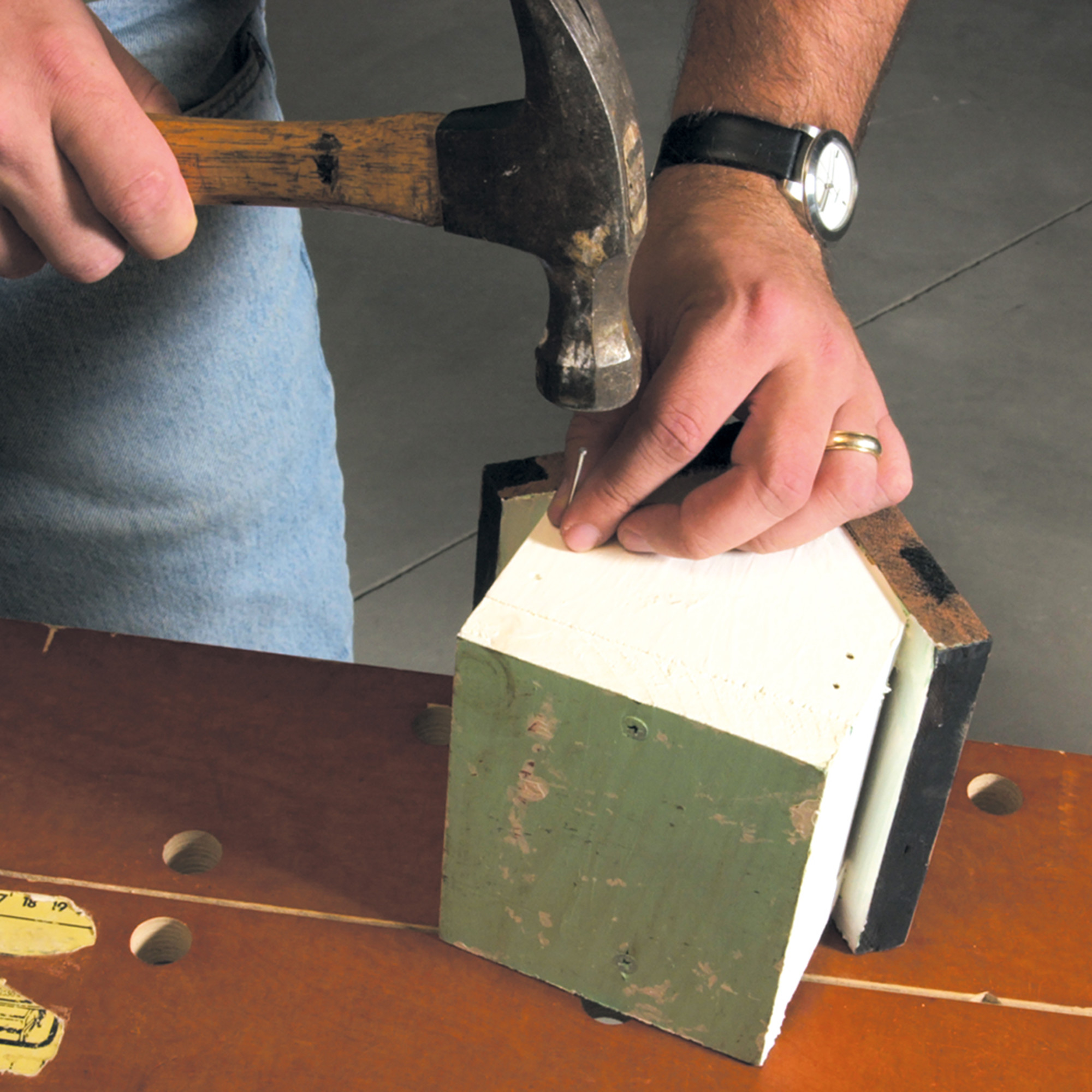 Anchor Wire Bright Wire Nails (7/8 in. x 17GA) - 2 oz.