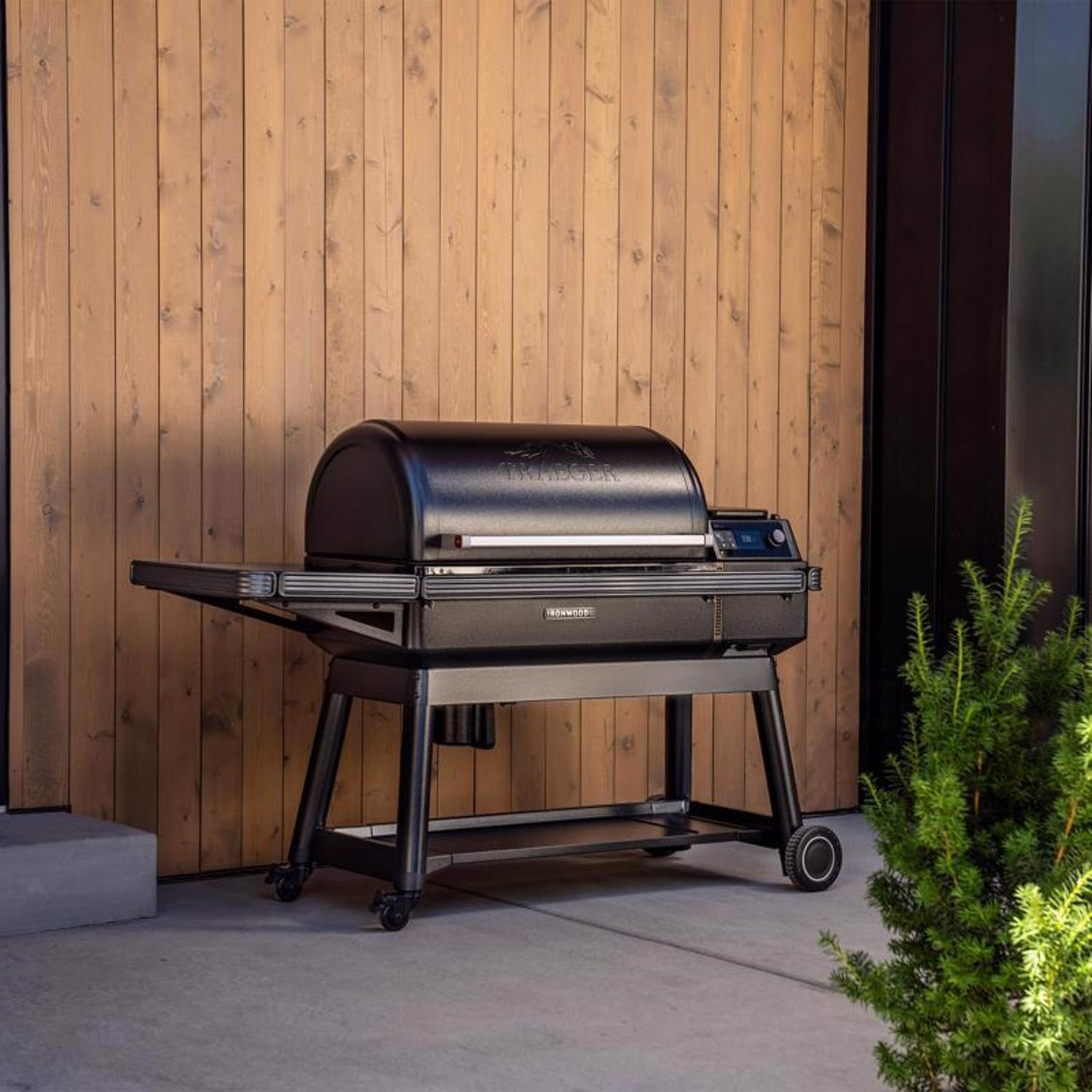 Traeger Ironwood XL Wood Pellet WiFi Grill Black