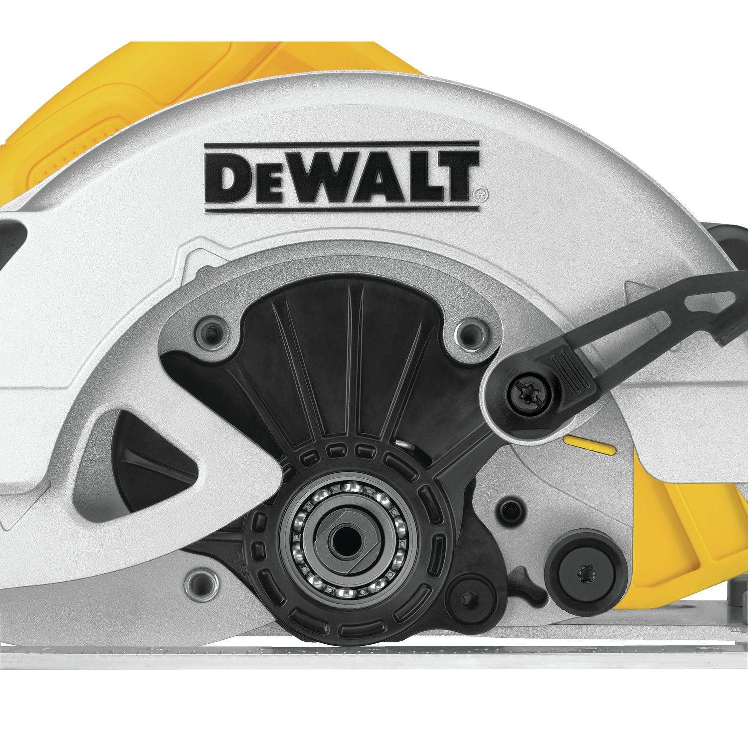 DeWalt 15 amps 7-1/4 in. Corded Brushed Lightweight Circular Saw Tool Only