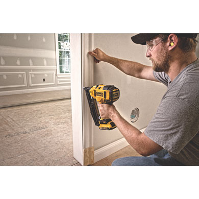 20V MAX* 16ga Angled Cordless Finish Nailer Kit