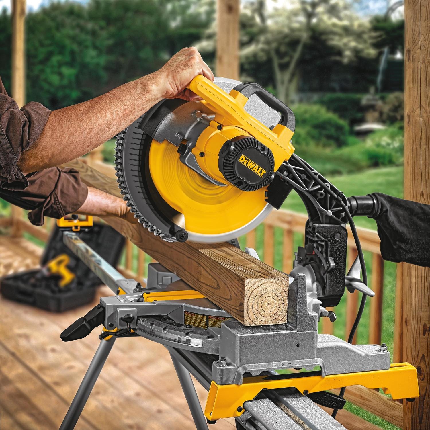DeWalt 10in. D x 5/8in. Carbide Circular Saw Blade 60 Teeth 1 Pack
