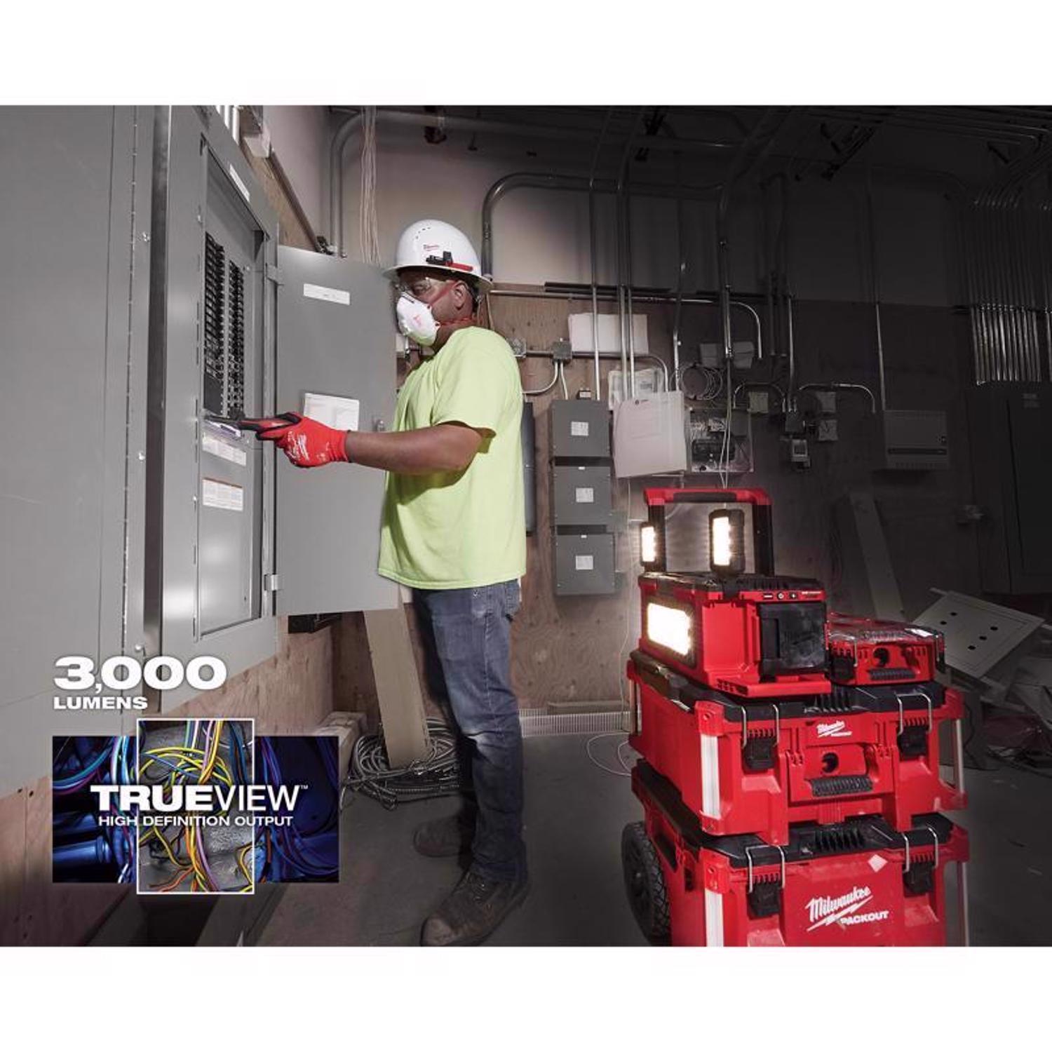 Milwaukee Packout 3000 lm LED Battery Handheld Work Light/Charger