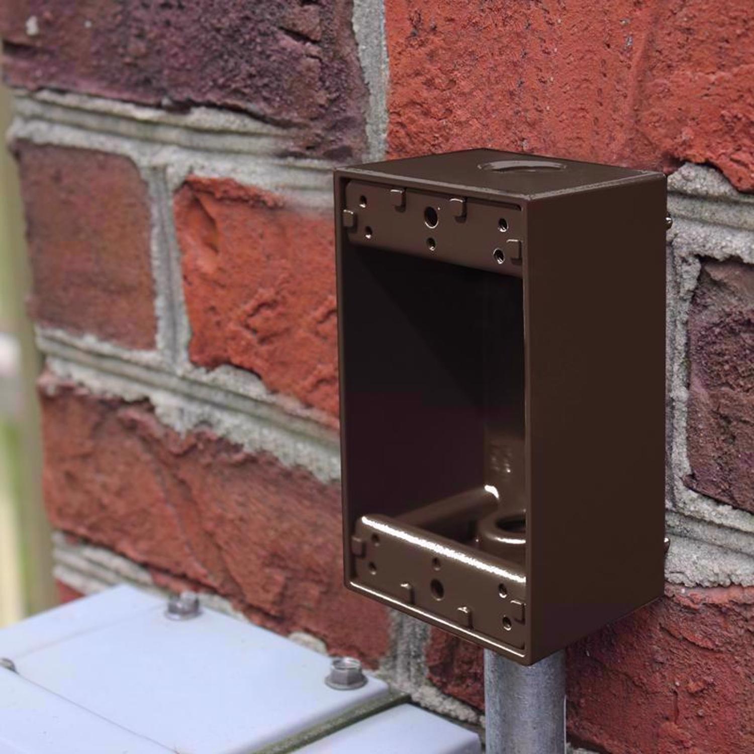 Sigma Engineered Solutions New Work 18.3 cu in Rectangle Die-Cast Metal 1 gang Weatherproof Box Bron