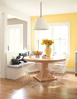 Benjamin Moore Regal Select Semi-Gloss White Paint and Primer Interior 1 gal
