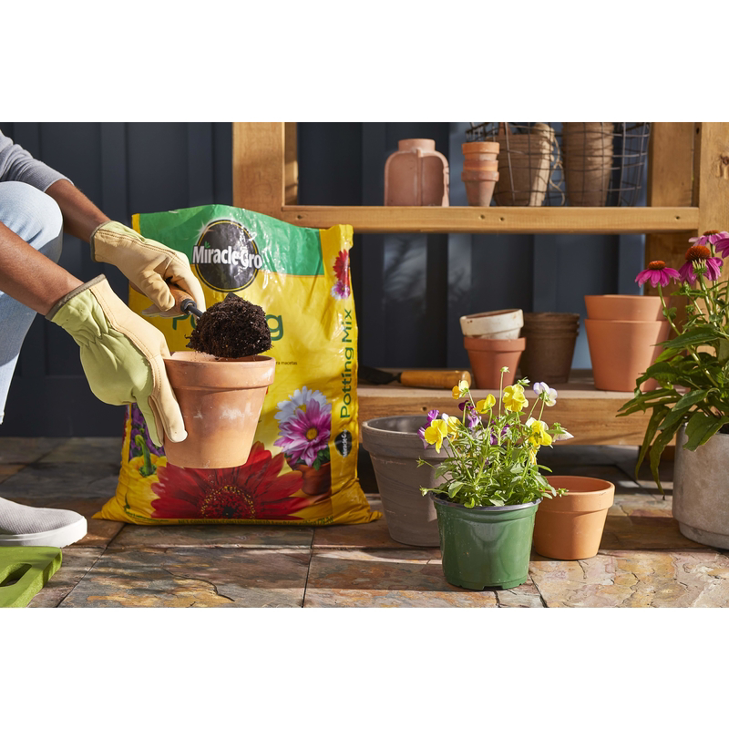 Miracle-Gro Flower and Plant Potting Mix 1 cu ft