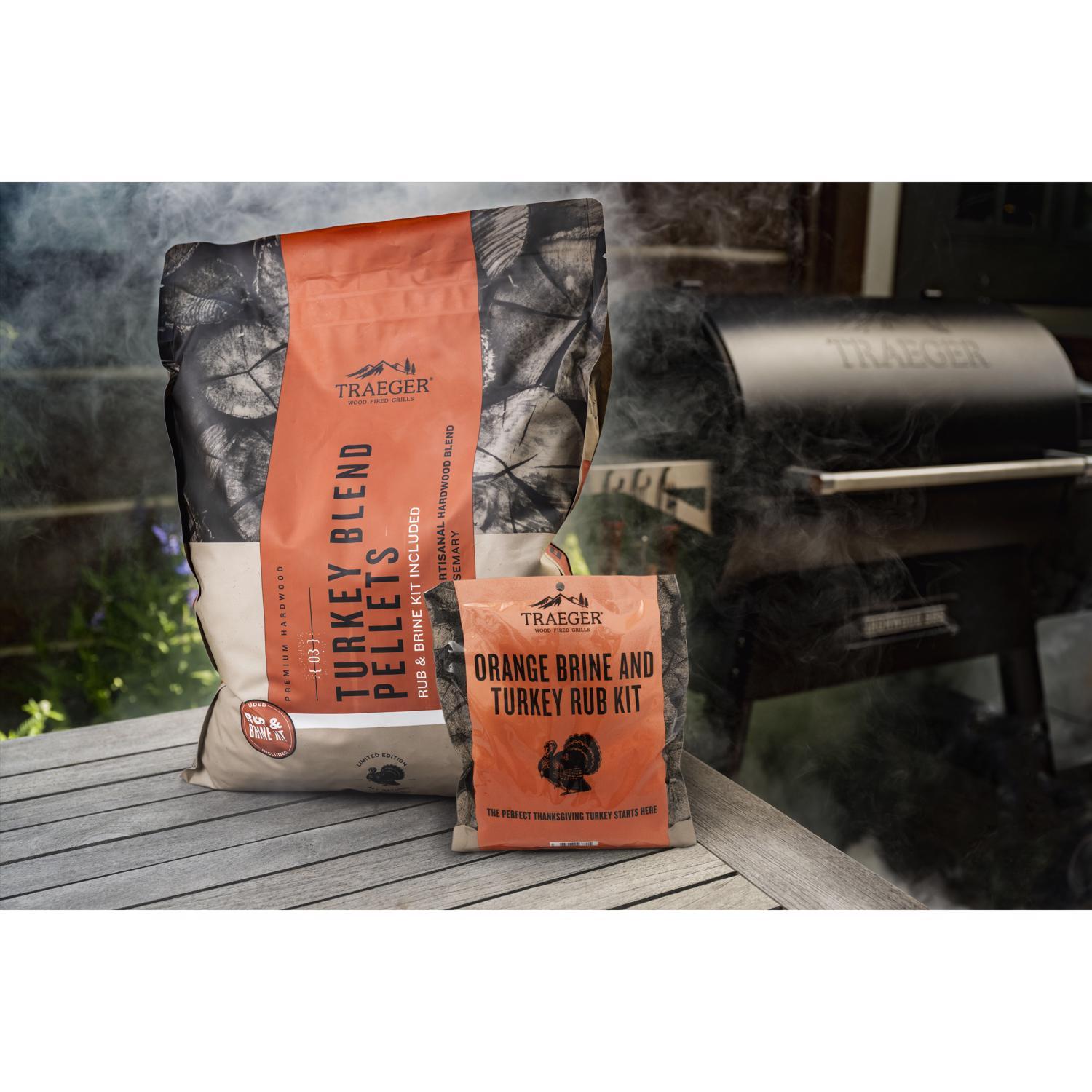 Traeger Turkey Blend Hardwood Pellets with Brine Kit All Natural Maple/Hickory 18 lb