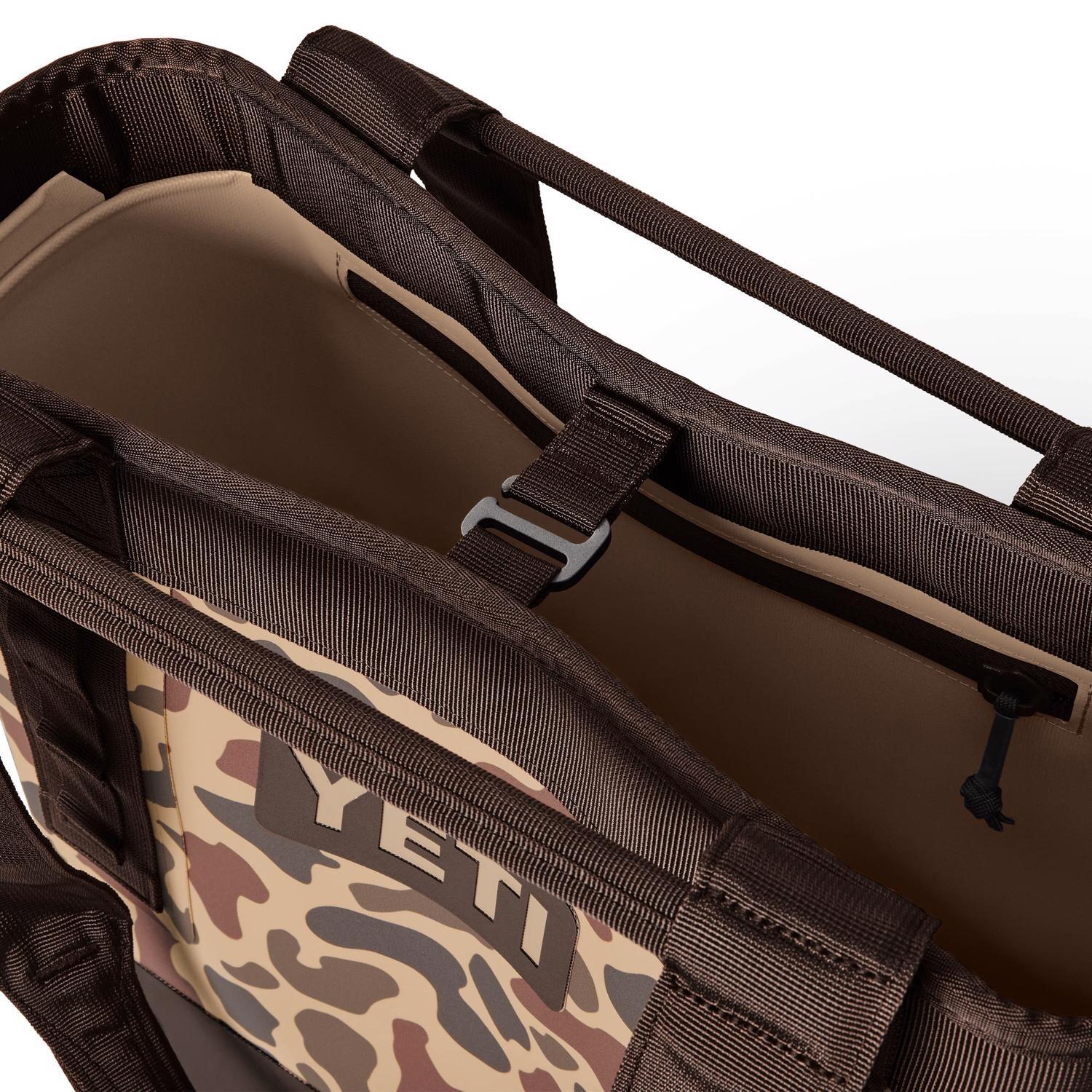 YETI Camino 20 Carryall 20 L Wetlands Camo Tote