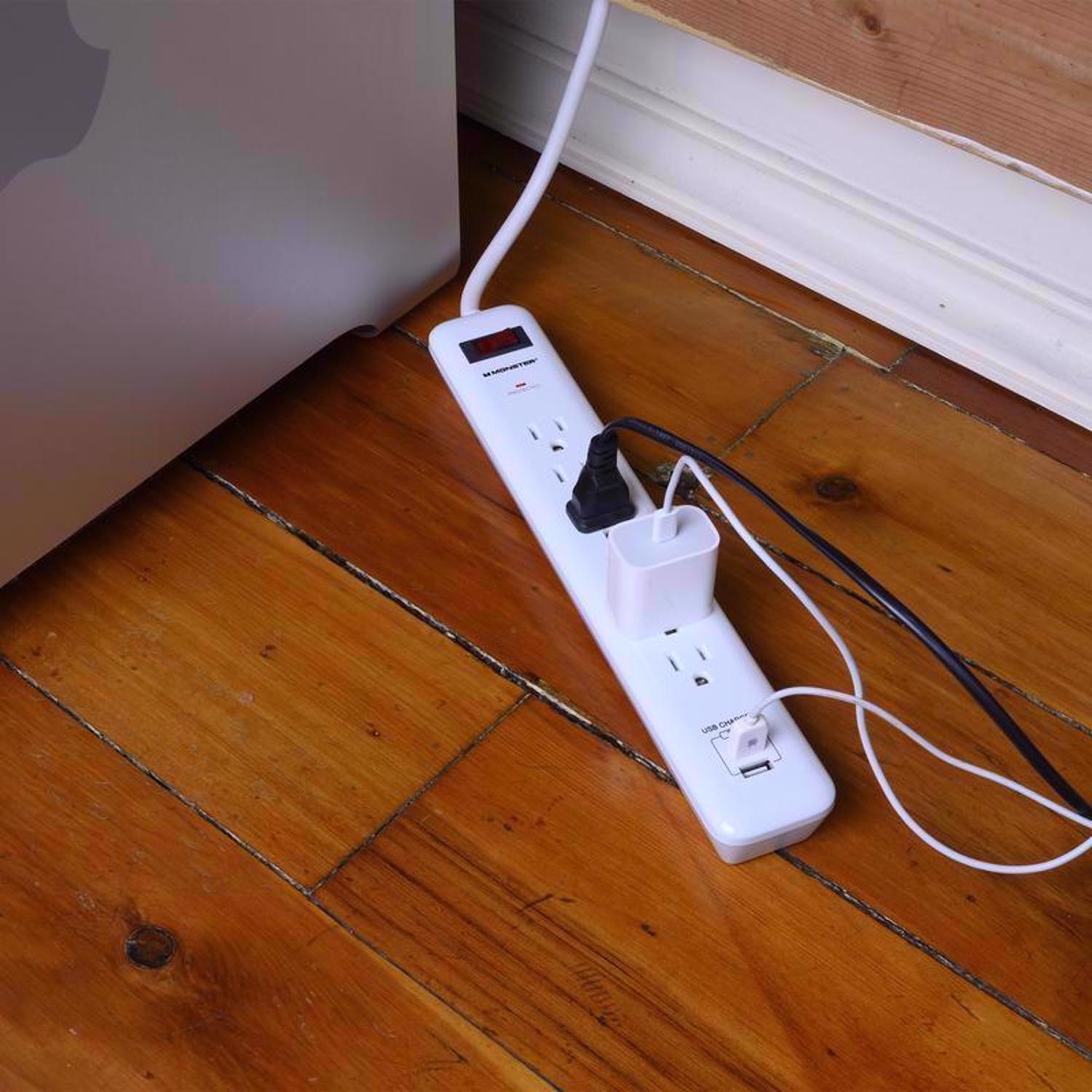 Monster Just Power It Up 3 ft. L 6 outlets Surge Protector w/USB White 1080 J