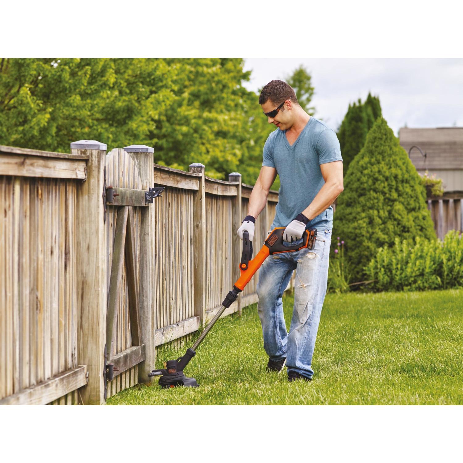 Black+Decker LST522 12 in. 20 V Battery Edger/Trimmer Kit (Battery & Charger)