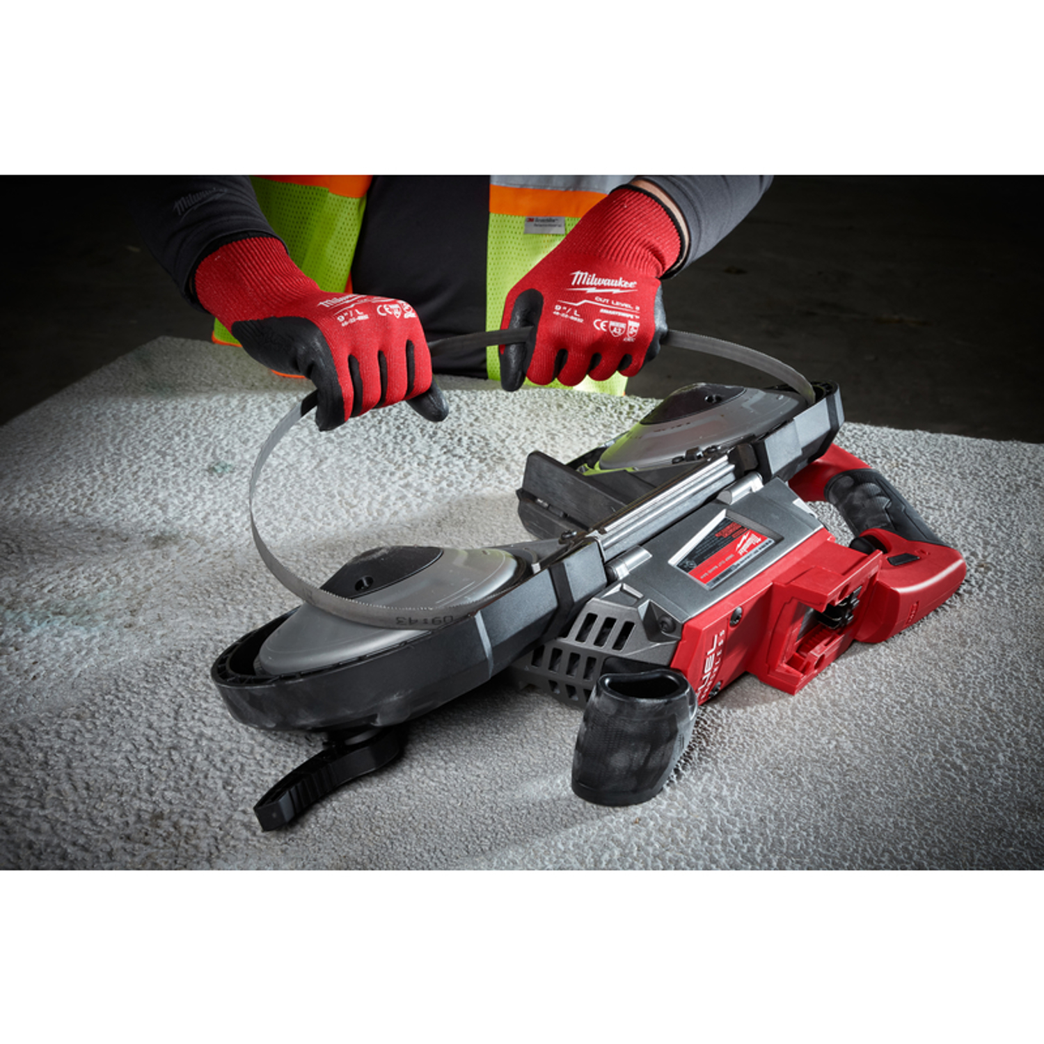 Milwaukee Cut 3 Cut Resistant Gloves Black/Red XL 1 pair