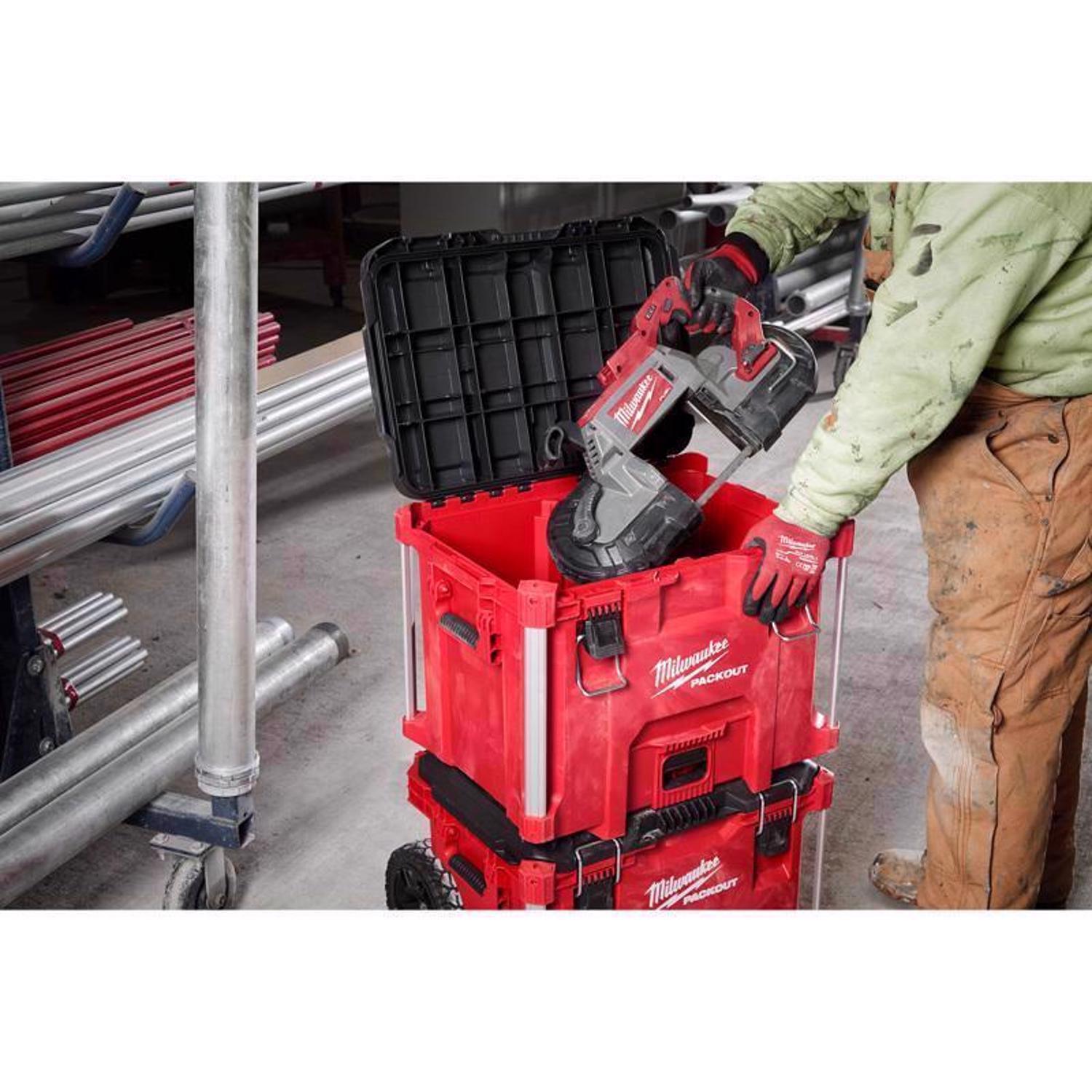 Milwaukee Packout 22 in. XL Tool Box Black/Red