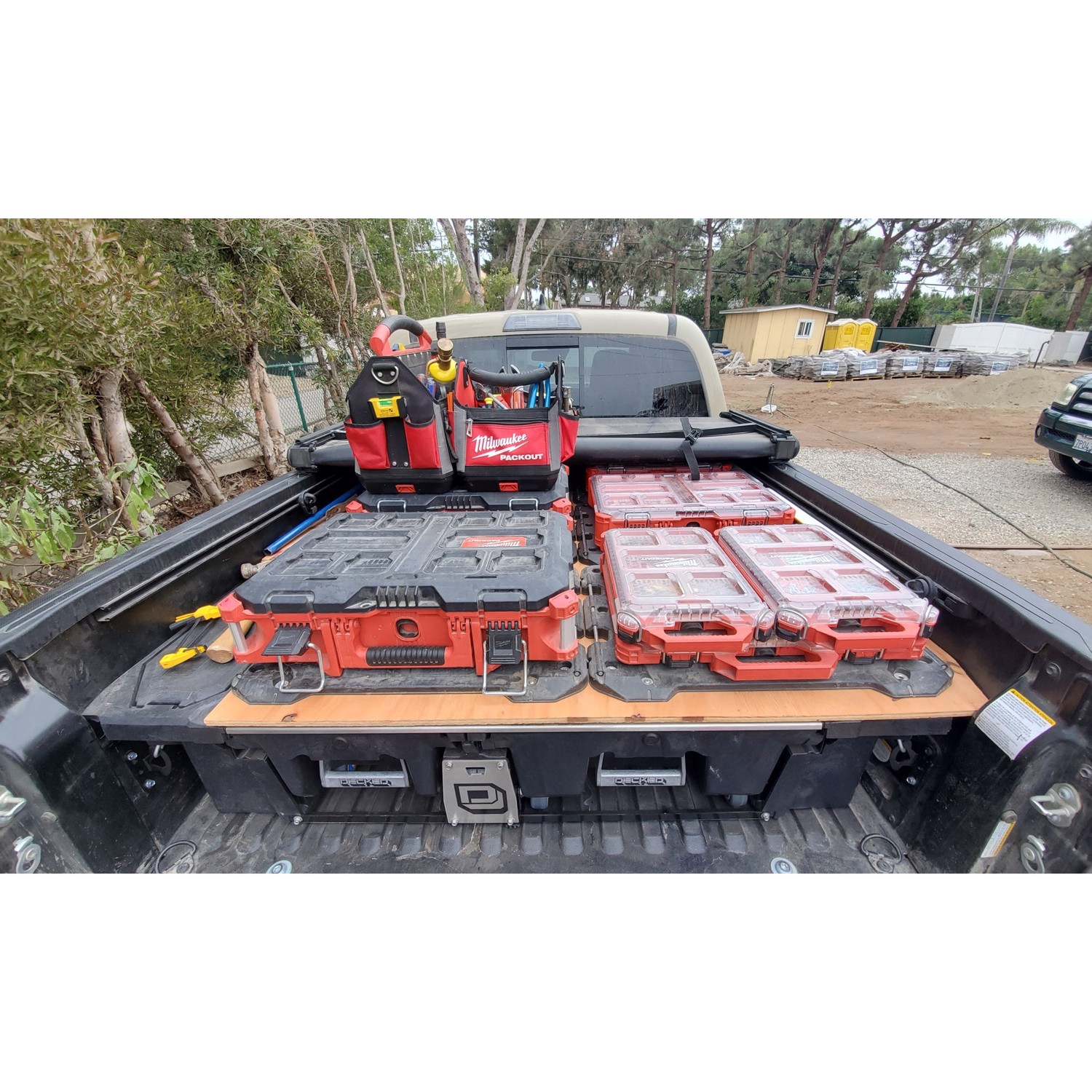 Milwaukee PACKOUT 11 in. W X 13 in. H Ballistic Polyester Tool Tote 28 pocket Black/Red 1 pc