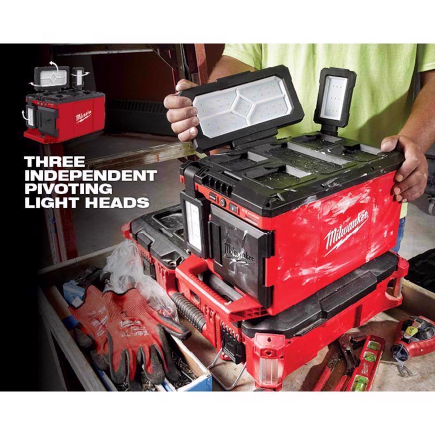 Milwaukee Packout 3000 lm LED Battery Handheld Work Light/Charger