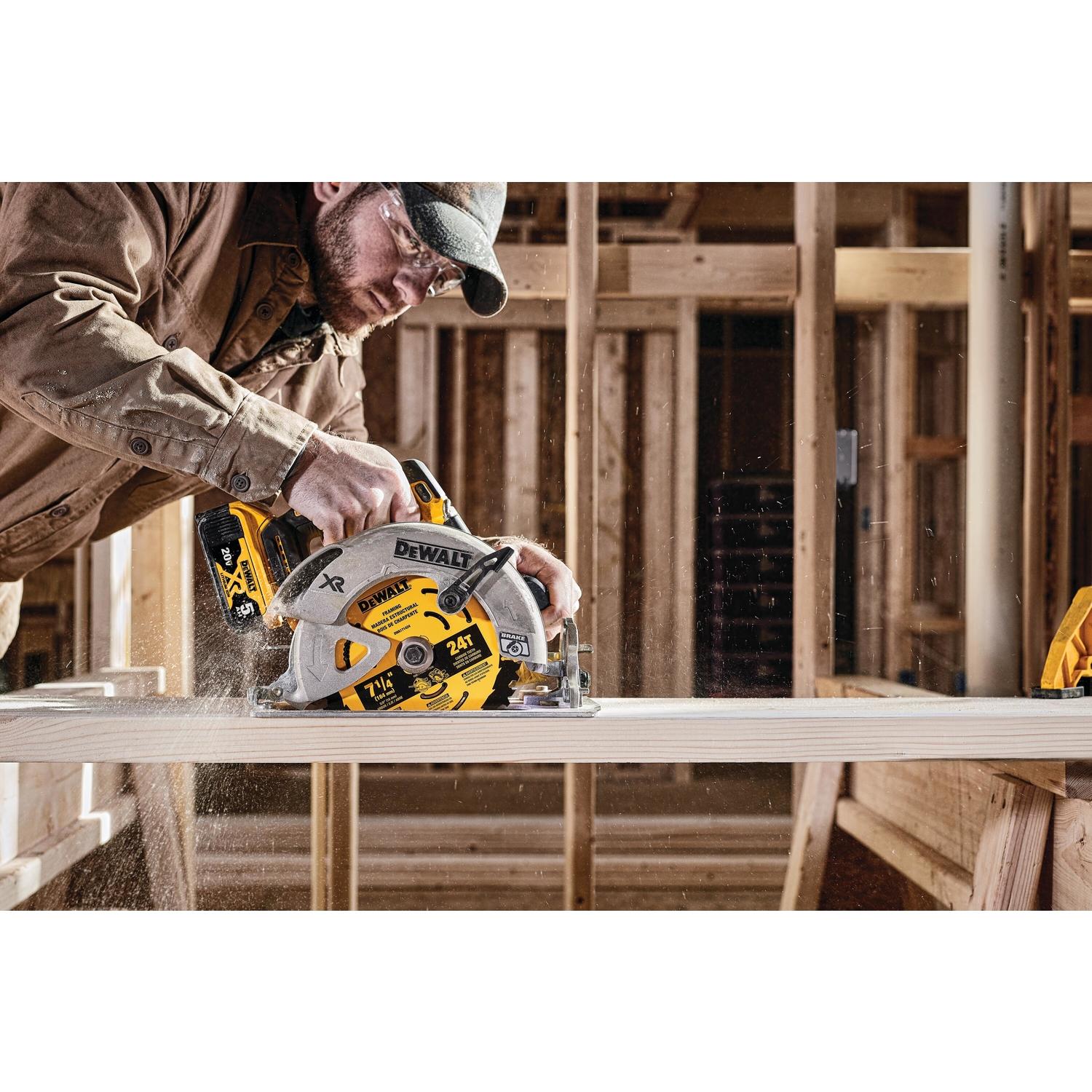 DeWalt 7-1/4 in. D X 5/8 in. Tungsten Carbide Circular Saw Blade 60 teeth 1 pk