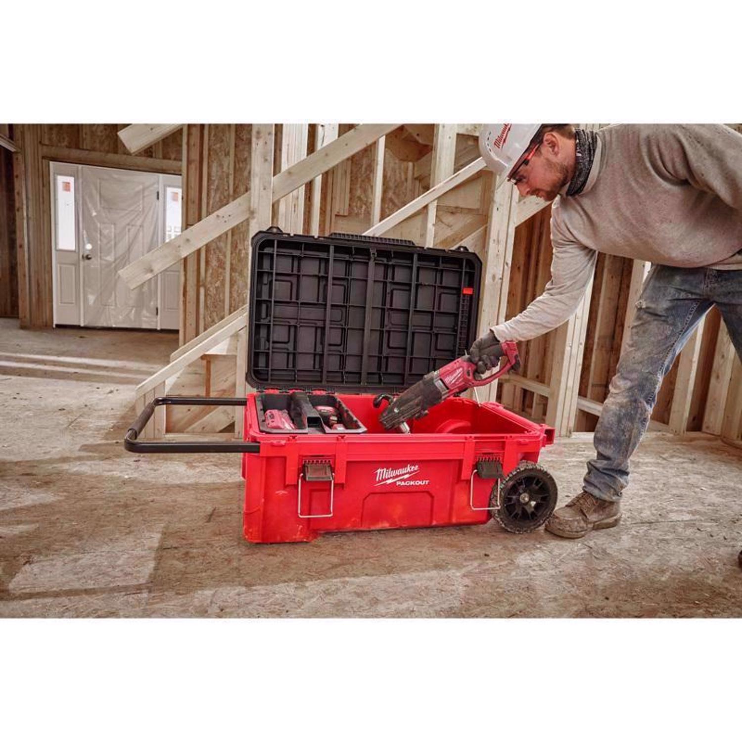 Milwaukee Packout 38 in. Rolling Modular Tool Chest Black/Red