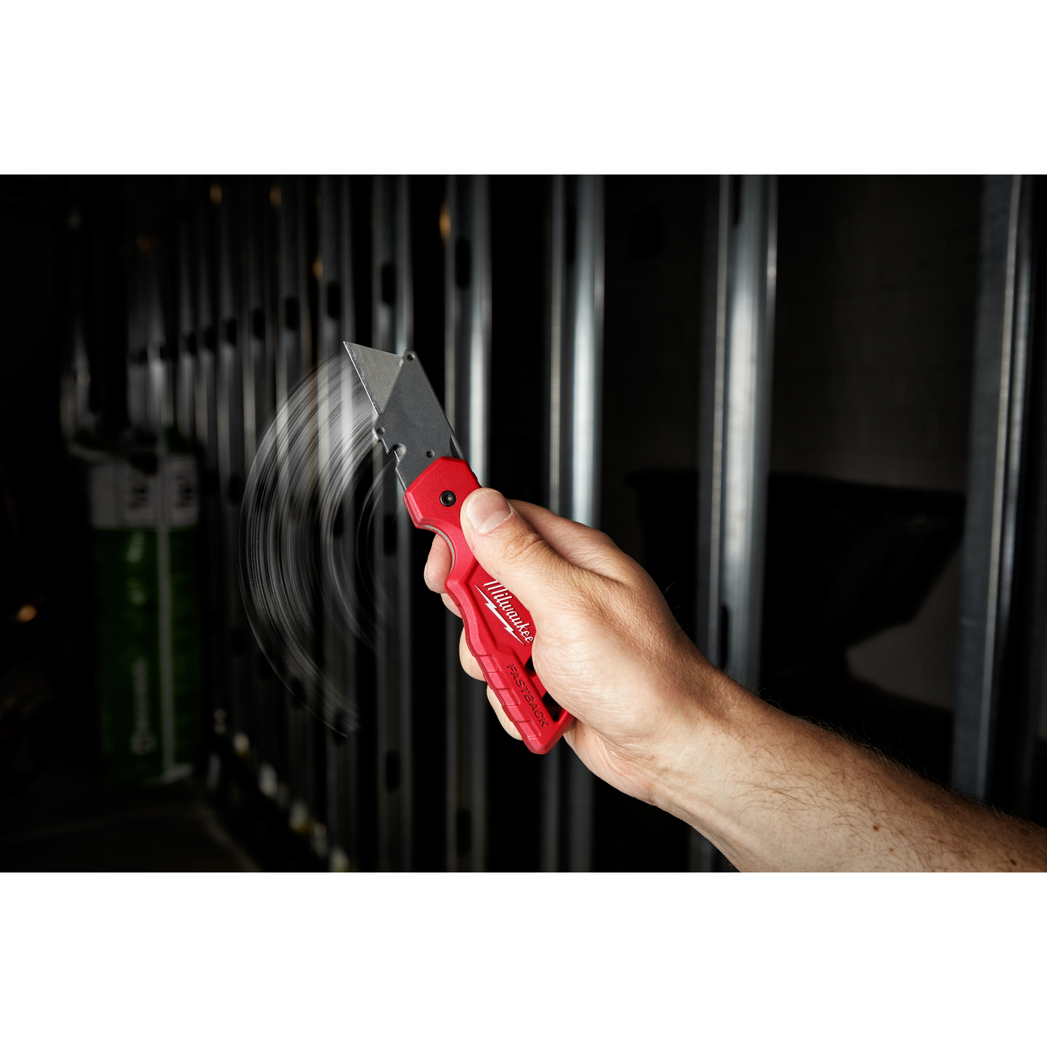 Milwaukee Fastback 7-1/4 in. Press and Flip Folding Utility Knife Red 1 pc