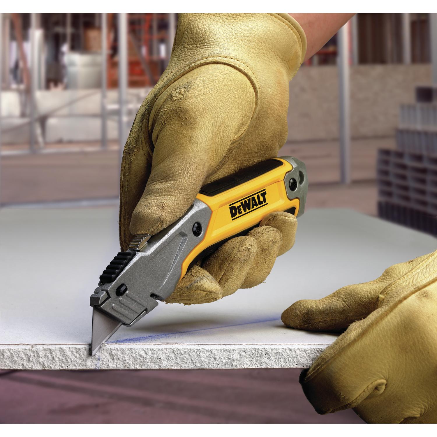 DeWalt 9-1/4 in. Retractable Utility Knife Black/Yellow 1 pk
