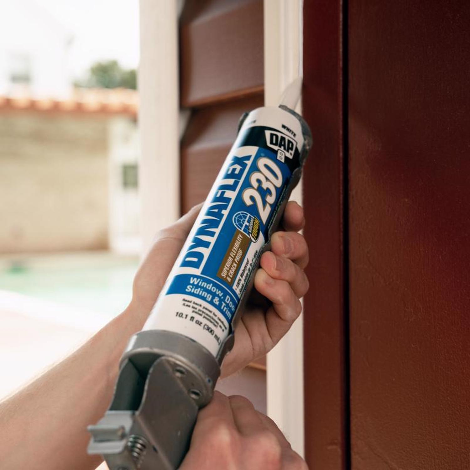 DAP DYNAFLEX 230 Black Premium Latex Door/Siding/ Window Sealant 10.1 oz