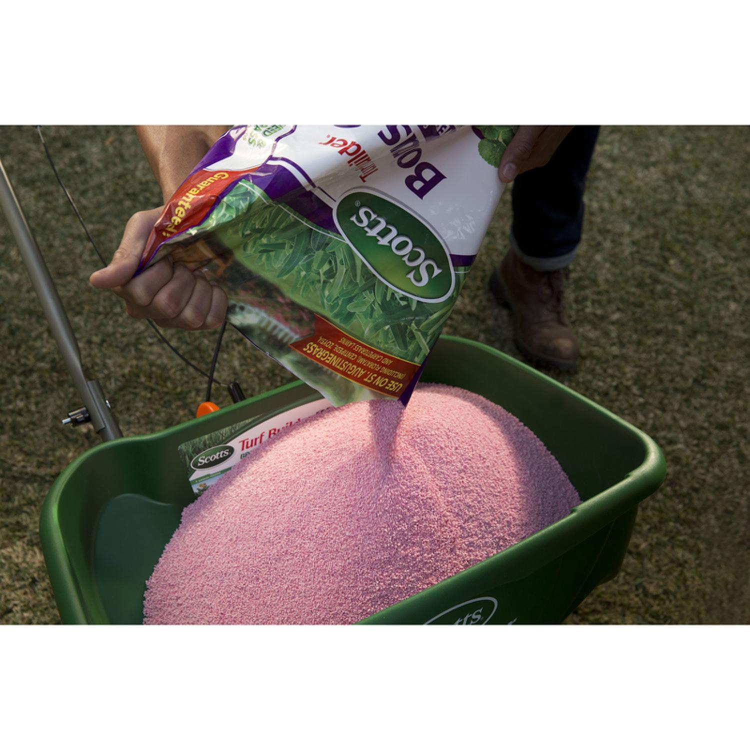 Scotts Turf Builder Bonus S Weed & Feed Southern Lawn Food For Multiple Grass Types 5000 sq ft