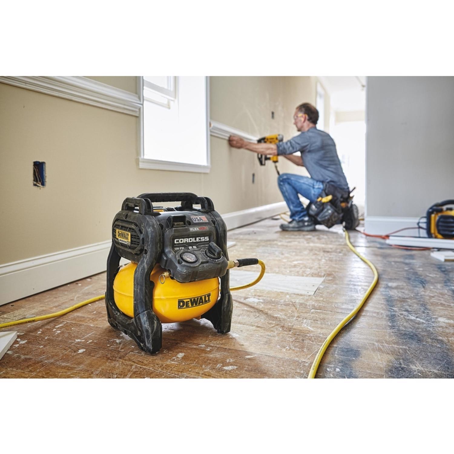 DeWalt 20V MAX 2.5 gal Pancake Portable Air Compressor 135 psi 0.4 HP