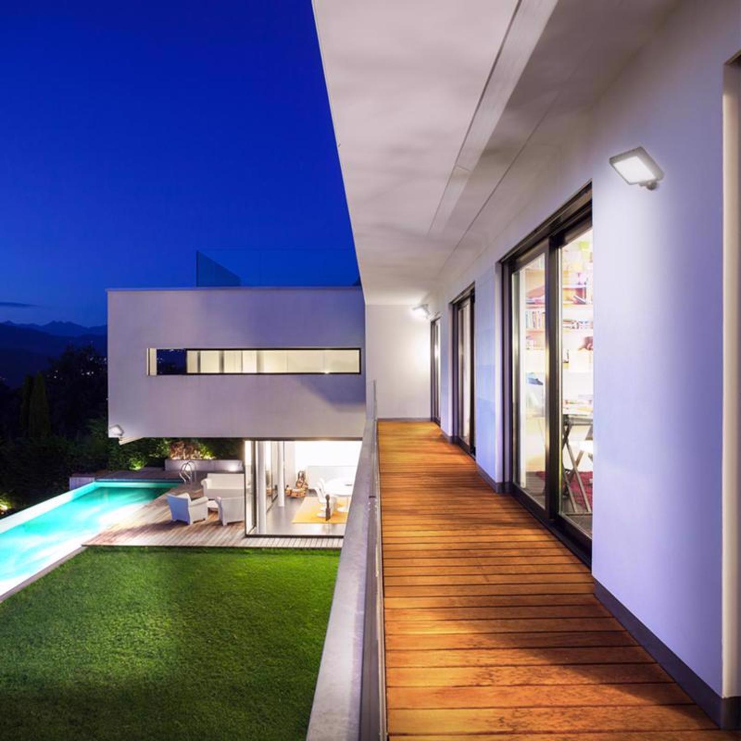 Feit Pro Series Dusk to Dawn Hardwired LED Bronze Floodlight