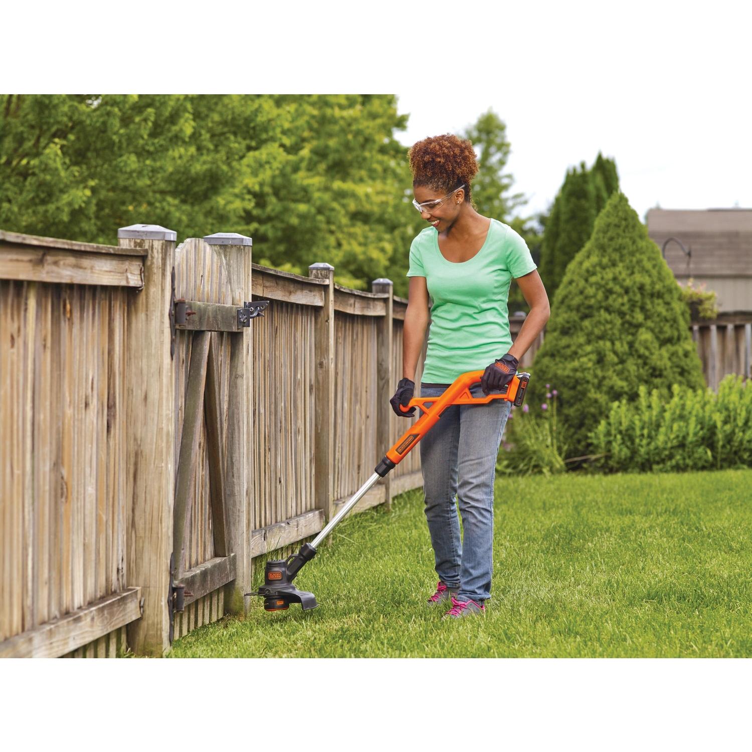 Black+Decker LCC221 10 in. 20 V Battery Edger/Trimmer Kit (Battery & Charger)