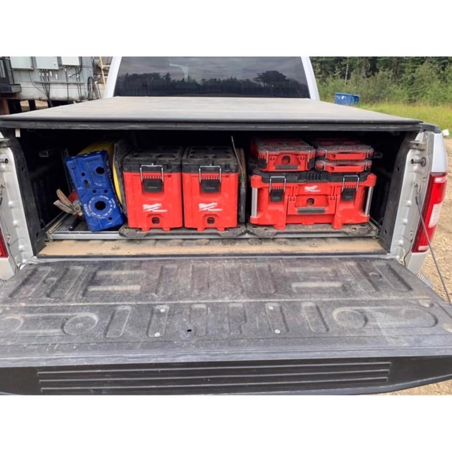 Milwaukee PACKOUT 10 in. Compact Portable Tool Box Black/Red