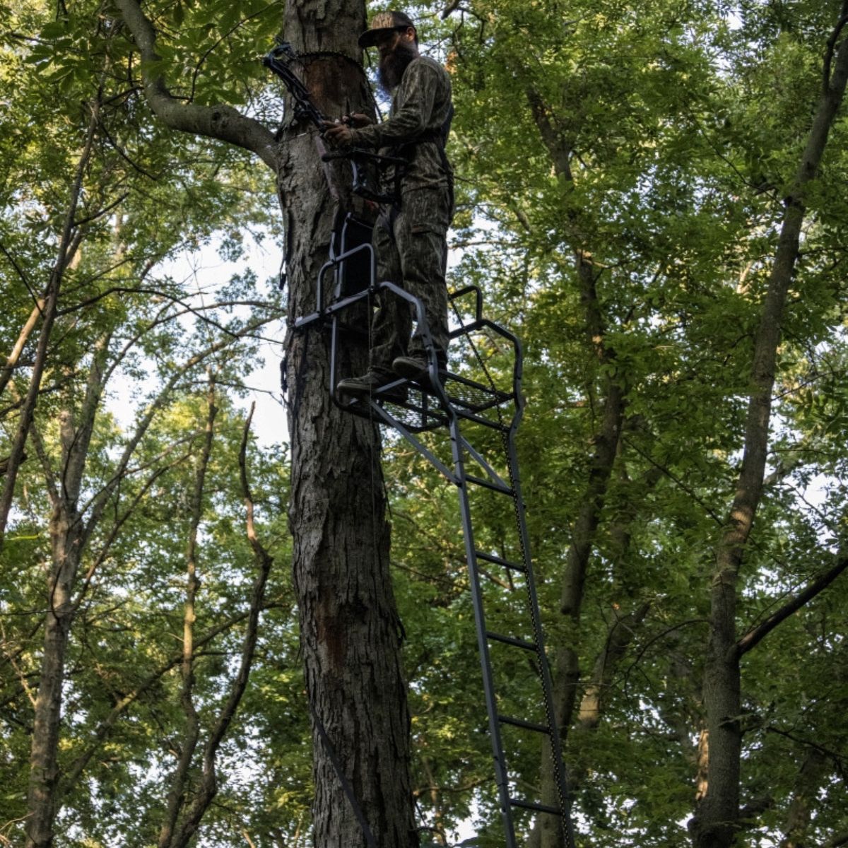 Stand Ladder 17.5in. 1-Man XL Striker Big Game