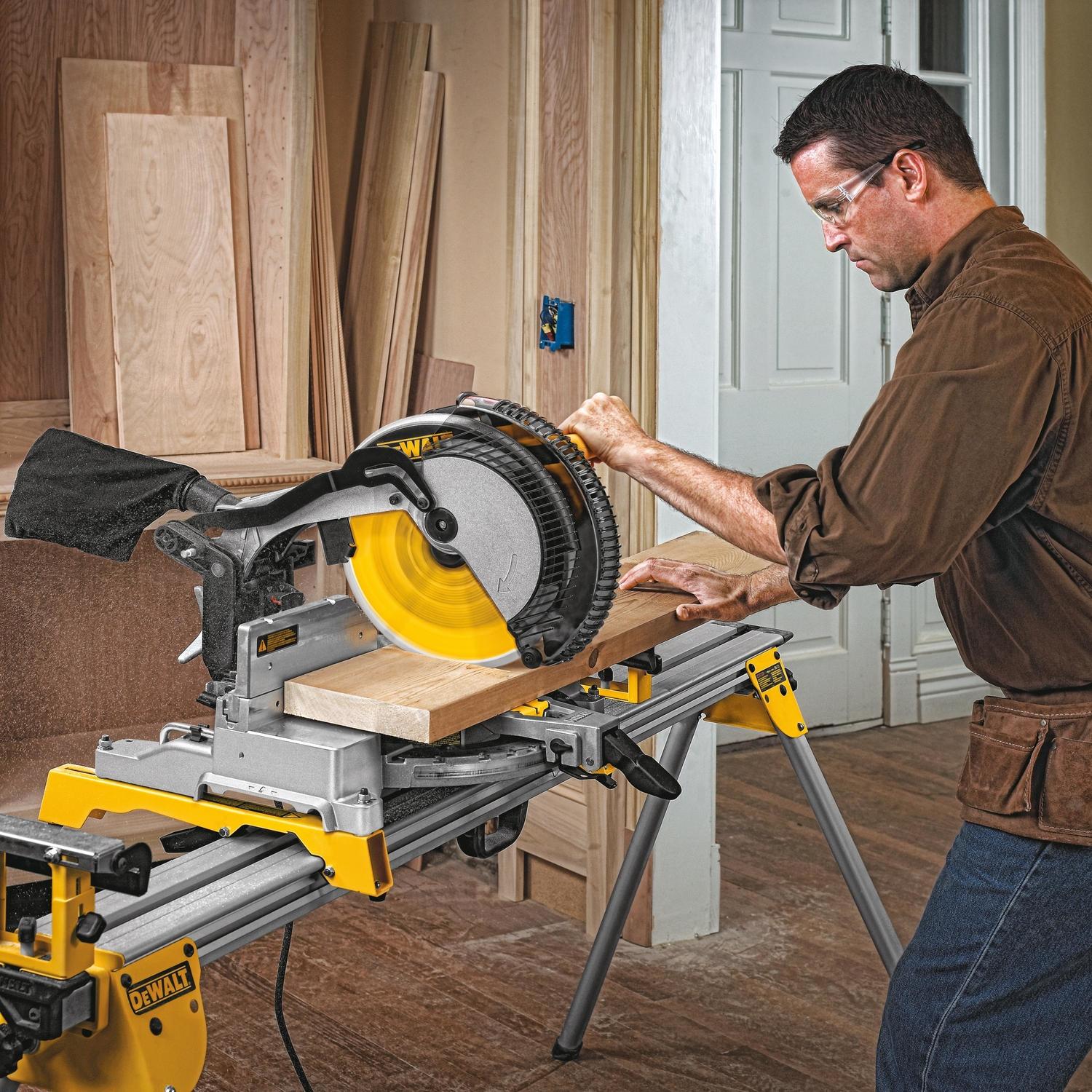 DeWalt 10in. D x 5/8in. Carbide Circular Saw Blade 60 Teeth 1 Pack